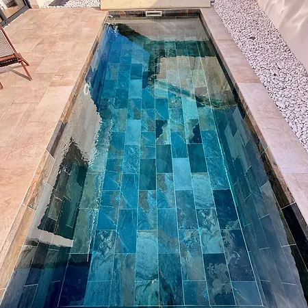 Cosy Avec Piscine Villa *