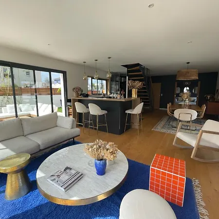 Cosy Avec Piscine Villa *